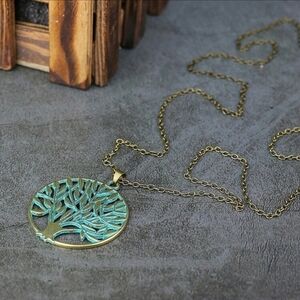 Tree pendant necklace